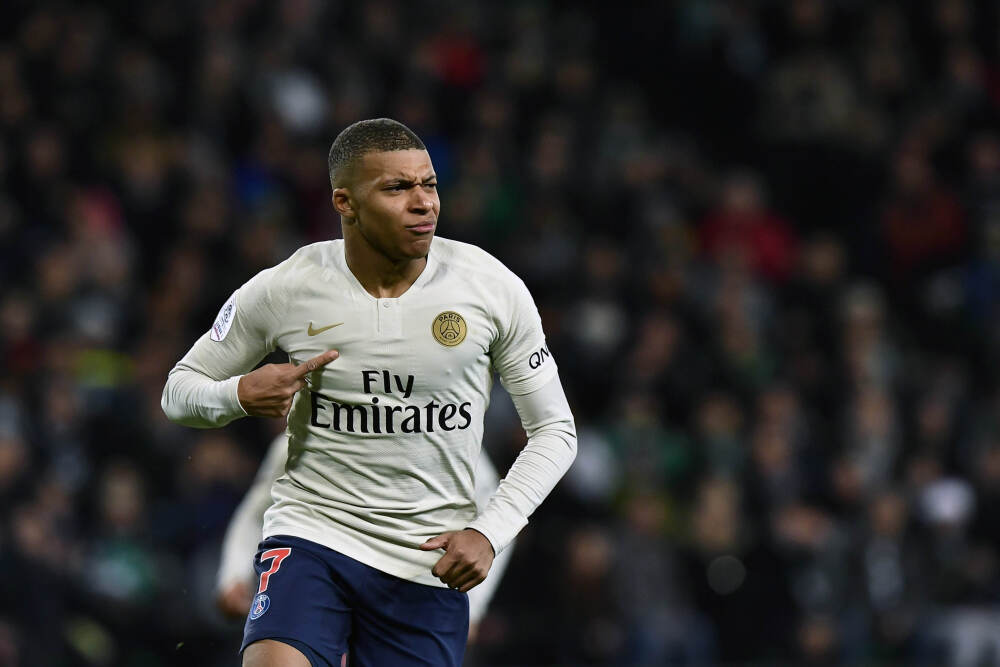 人民日报评2025国内十大体育新闻: “苏超”火爆出圈在列